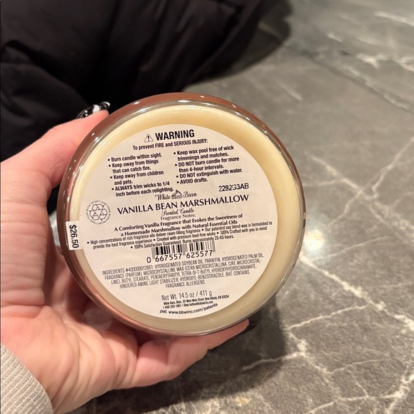 White Barn Vanilla Bean Marshmallow 3-Wick Candle NEW Cozy Scent - Picture 4 of 4